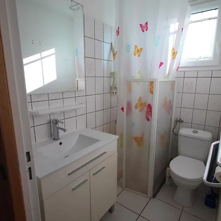 2 Pieces, Au 1er Etage Pour 2 A 4 Couchages, Proche Commerces Et 200m De Lxrh9 * Portiragnes