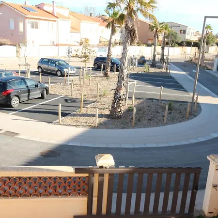 2 Pieces, Au 1er Etage Pour 2 A 4 Couchages, Proche Commerces Et 200m De Lxrh9 Portiragnes
